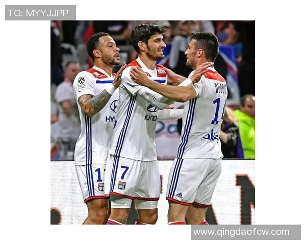 波尔多与里昂激战正酣比分悬念引发球迷热议与期待