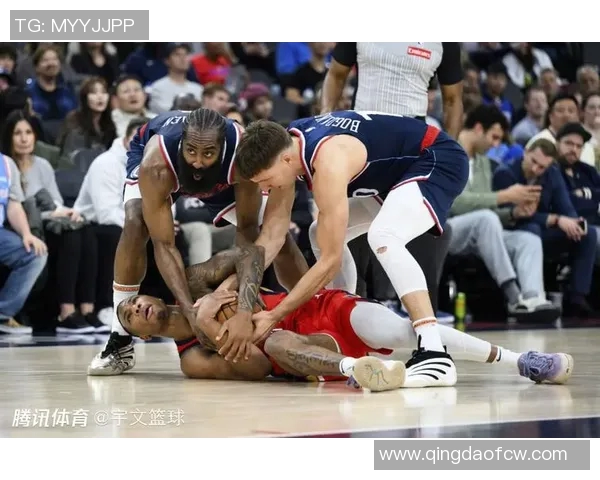 火箭与快船季后赛第四场激战回顾球迷热情高涨的精彩瞬间 火箭与快船季后赛第四场激战回顾球迷热情高涨的精彩瞬间