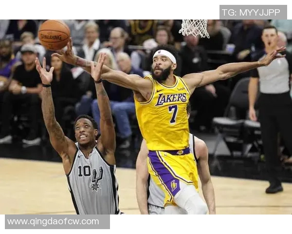 2008年NBA季后赛湖人对决马刺的激烈战斗与精彩瞬间回顾